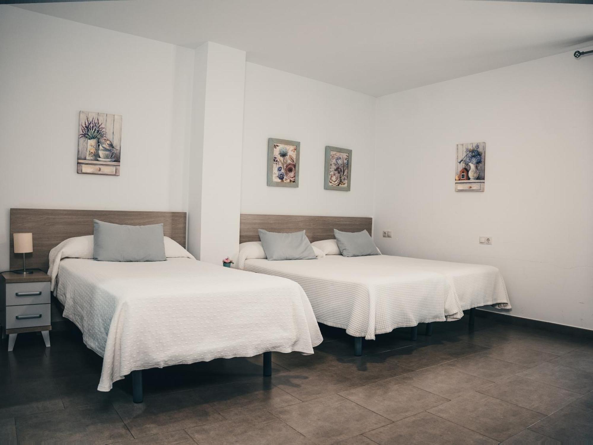 אלורה Hostal Delia מראה חיצוני תמונה