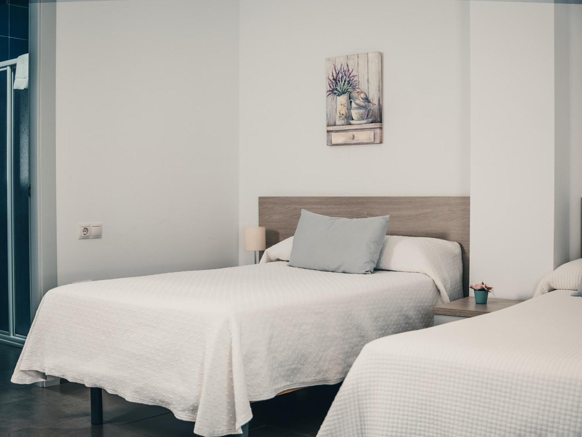 אלורה Hostal Delia מראה חיצוני תמונה