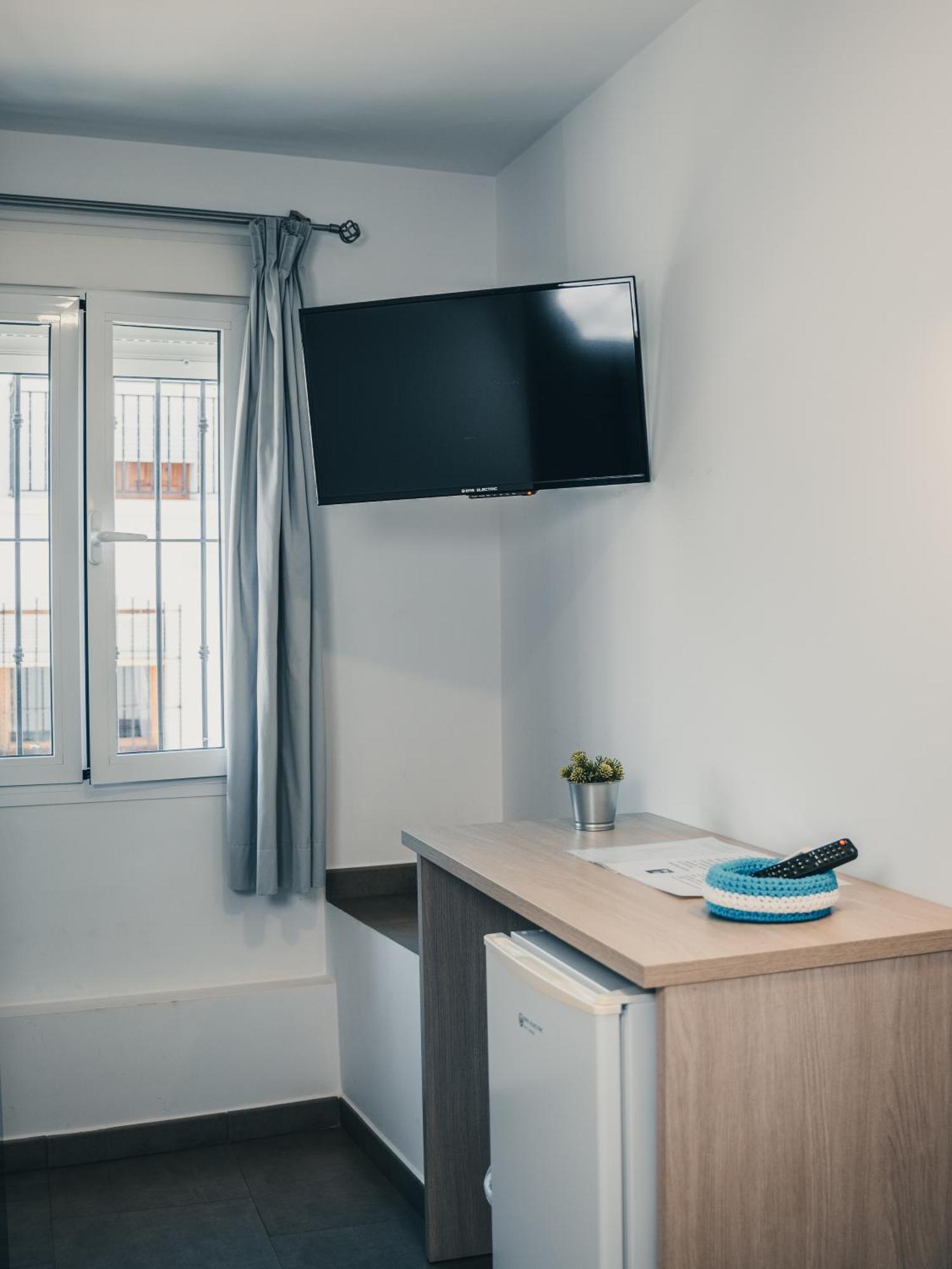 אלורה Hostal Delia מראה חיצוני תמונה