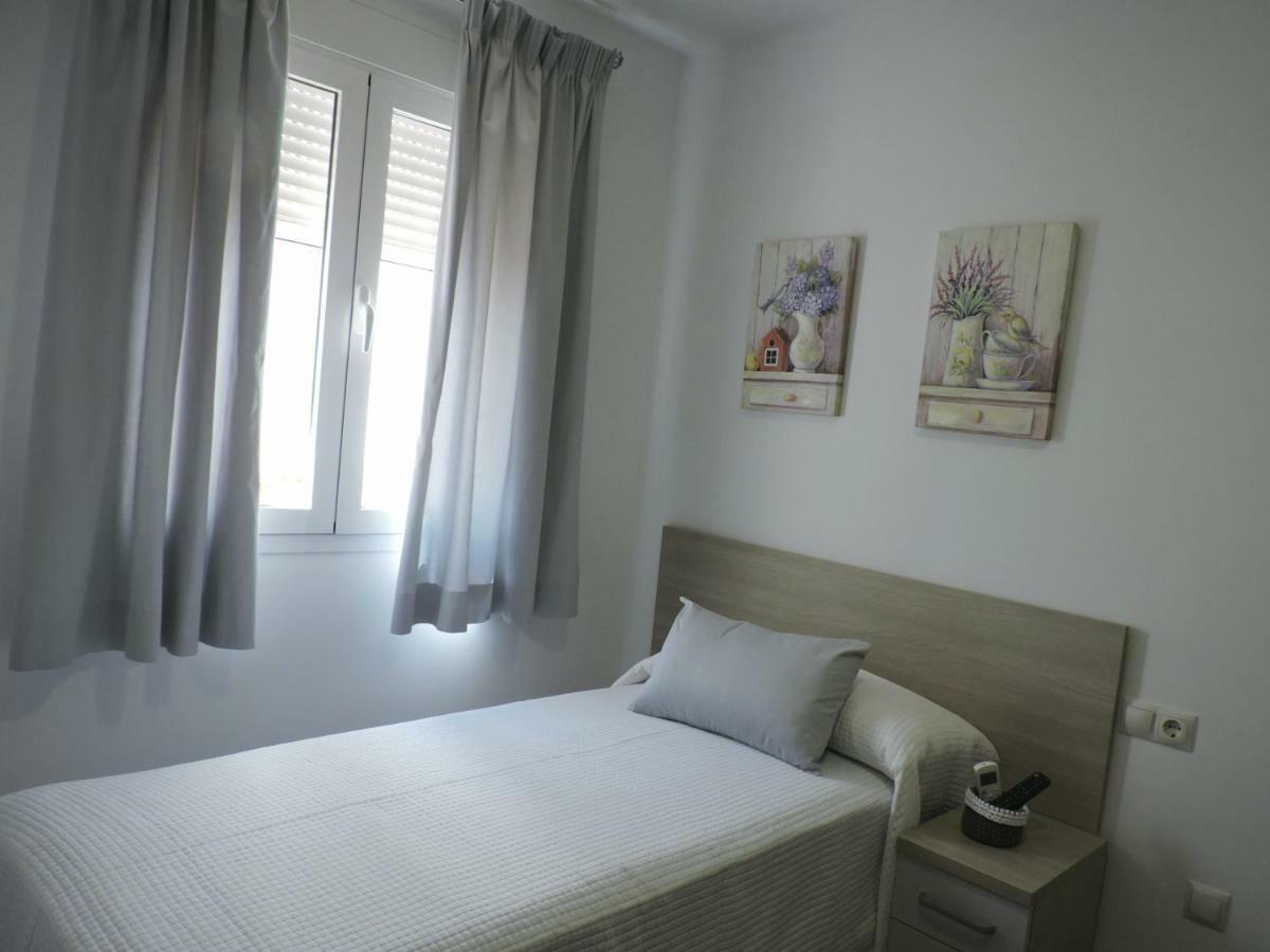 אלורה Hostal Delia מראה חיצוני תמונה