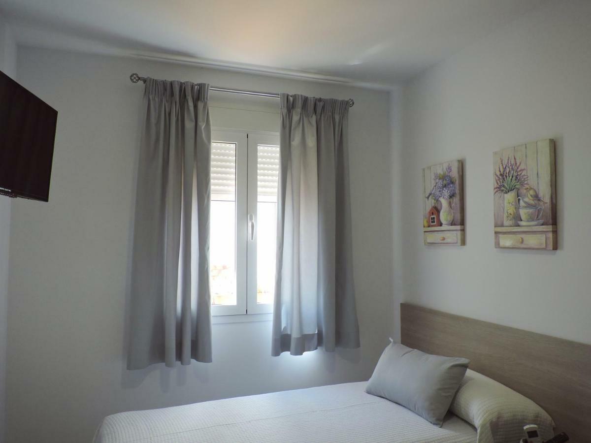 אלורה Hostal Delia מראה חיצוני תמונה